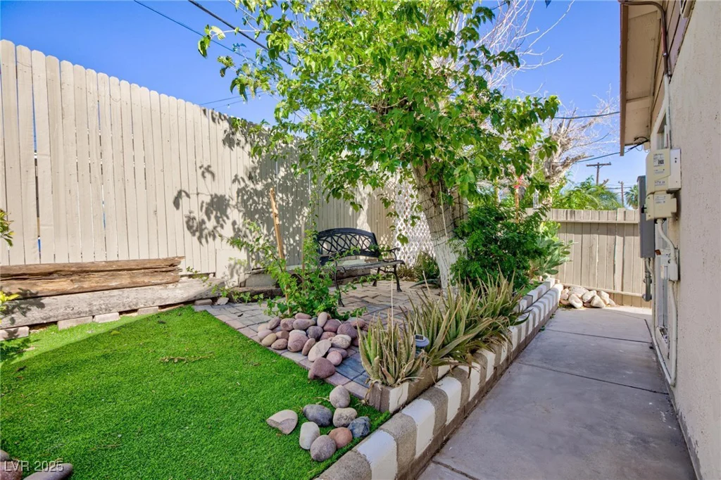 2112 Los Altos, Las Vegas, NV 89102
