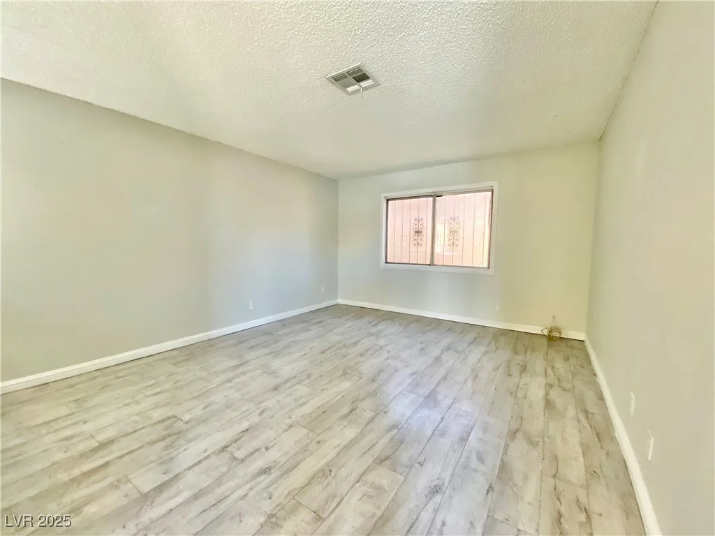 5215 Gray, Las Vegas, NV 89119