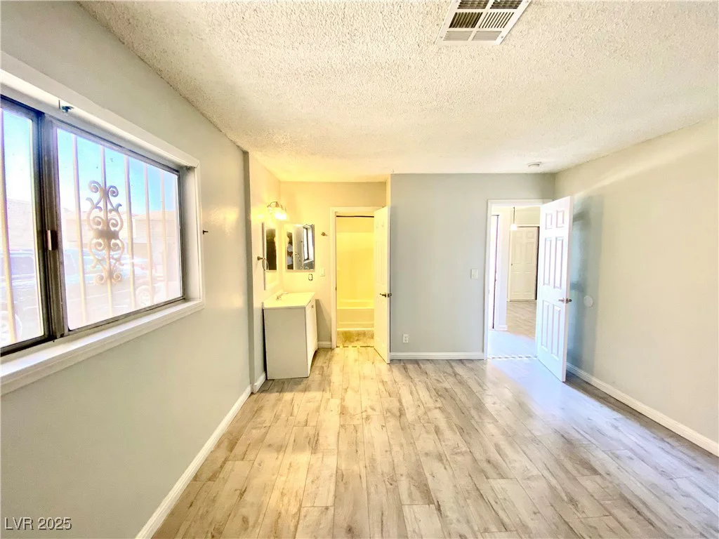 5215 Gray, Las Vegas, NV 89119