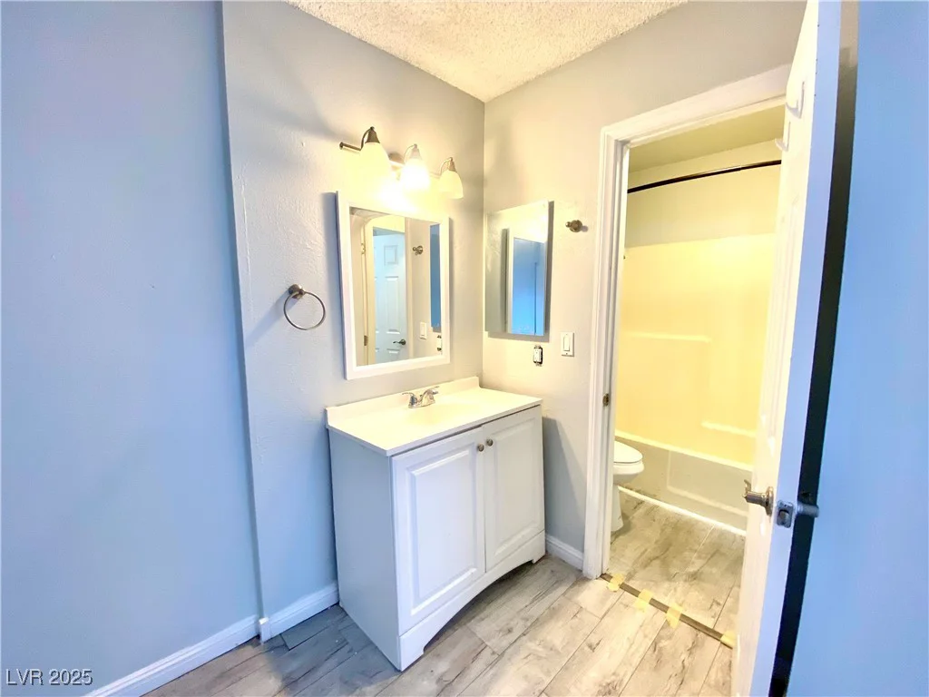 5215 Gray, Las Vegas, NV 89119
