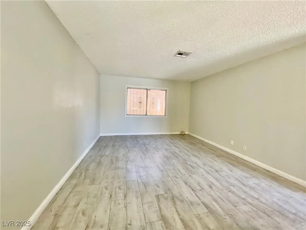5215 Gray, Las Vegas, NV 89119