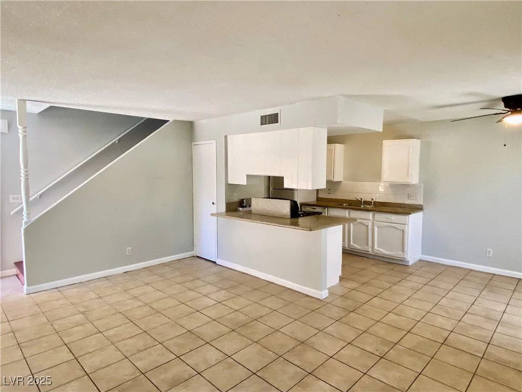 5215 Gray, Las Vegas, NV 89119