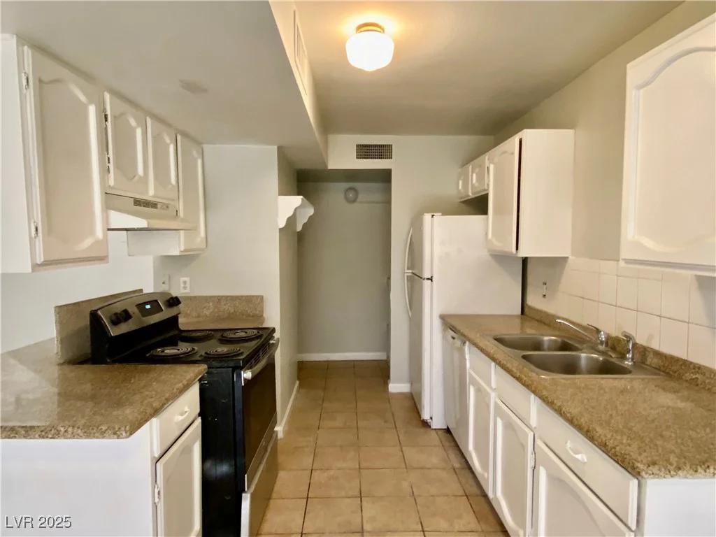 5215 Gray, Las Vegas, NV 89119