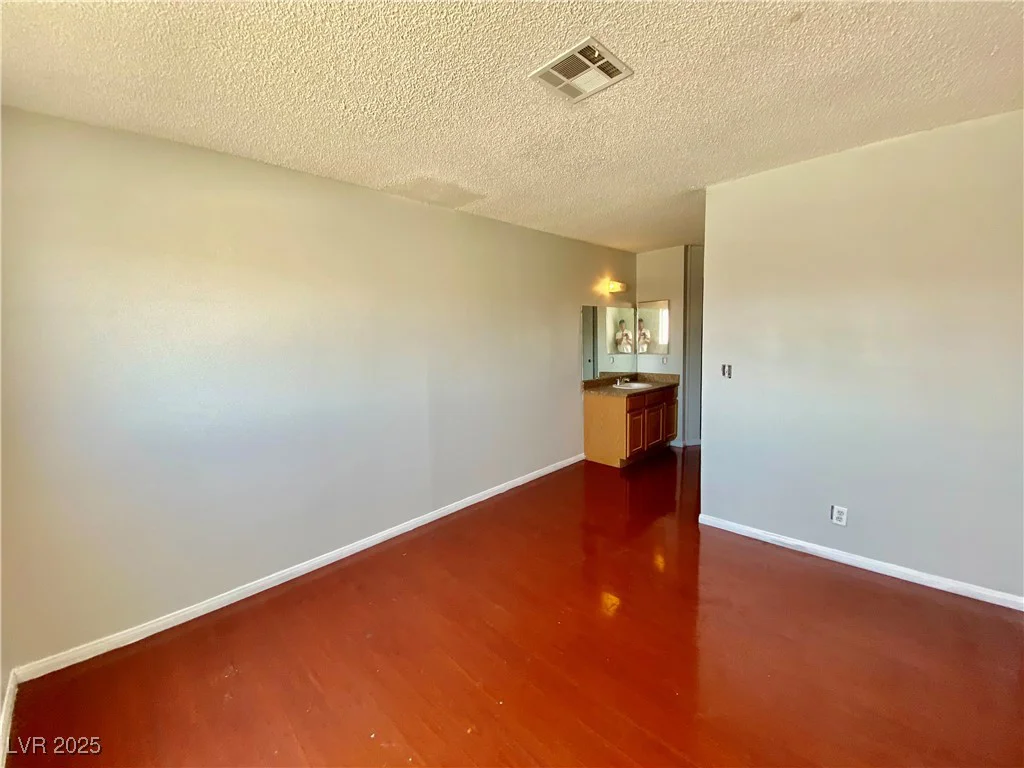 5215 Gray, Las Vegas, NV 89119