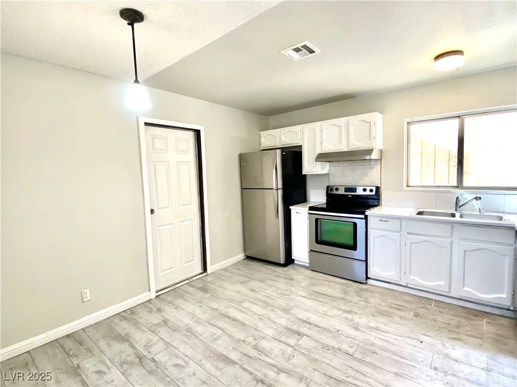 5215 Gray, Las Vegas, NV 89119