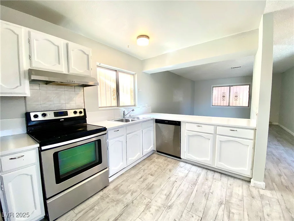 5215 Gray, Las Vegas, NV 89119