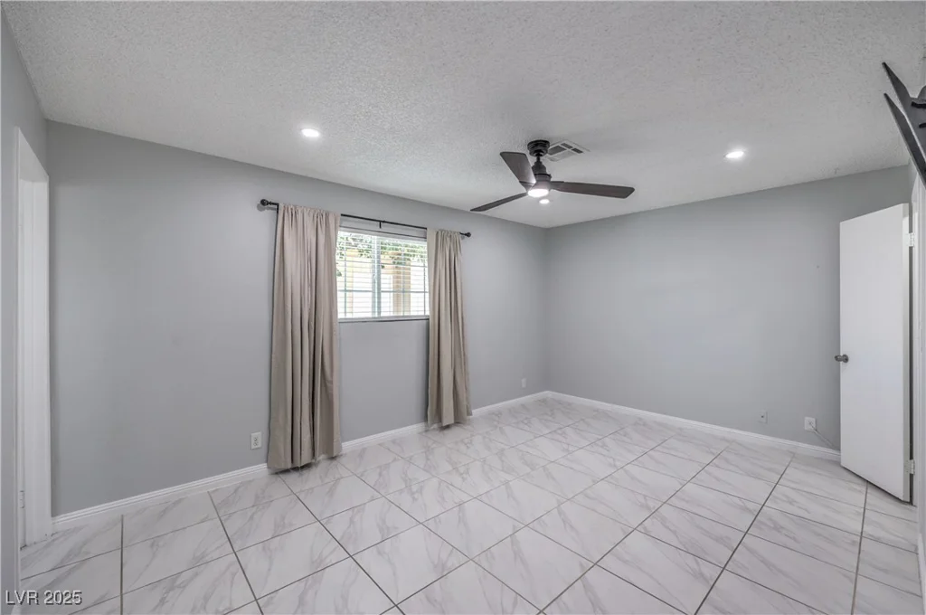 905 Smith, Las Vegas, NV 89108