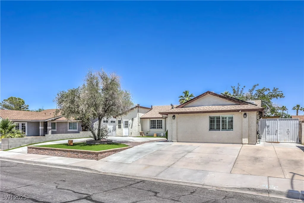 905 Smith, Las Vegas, NV 89108