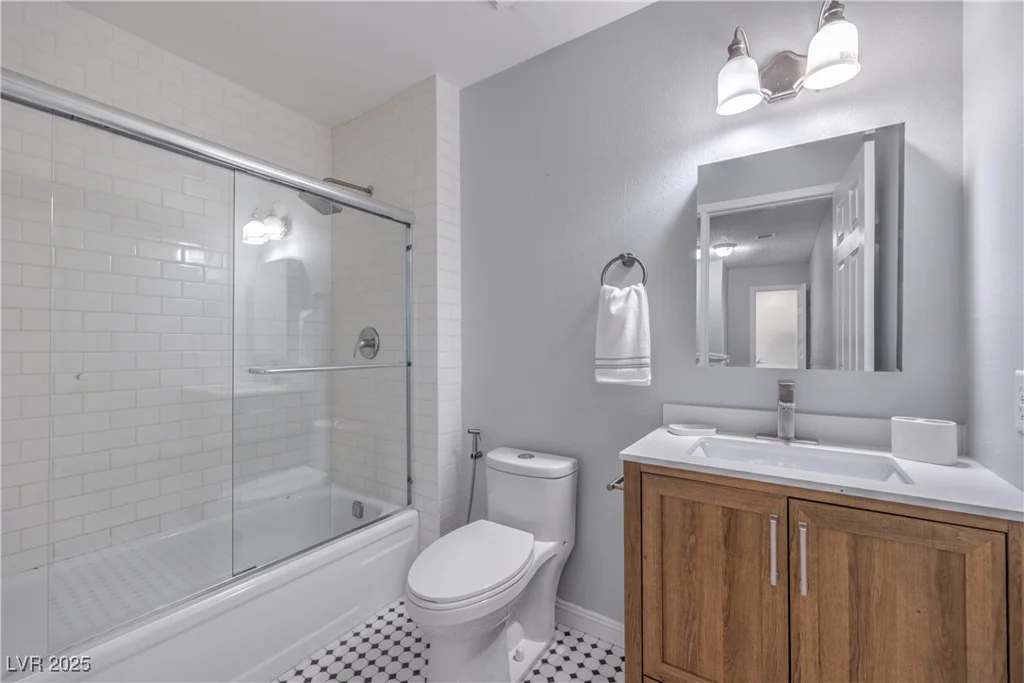 905 Smith, Las Vegas, NV 89108