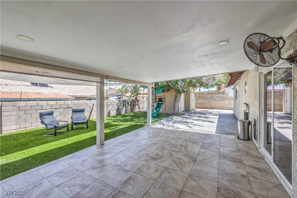 905 Smith, Las Vegas, NV 89108
