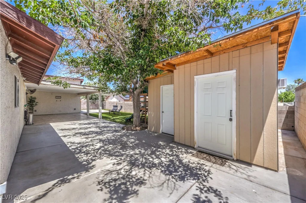 905 Smith, Las Vegas, NV 89108