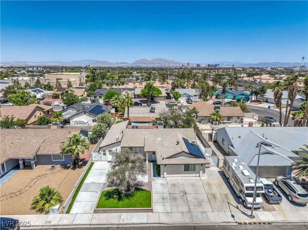 905 Smith, Las Vegas, NV 89108