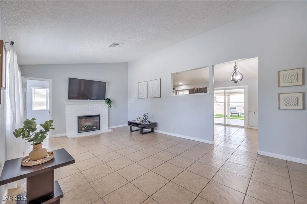 905 Smith, Las Vegas, NV 89108