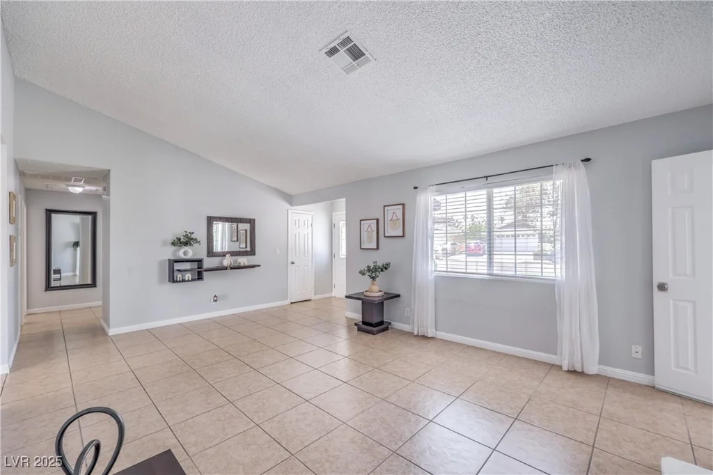 905 Smith, Las Vegas, NV 89108