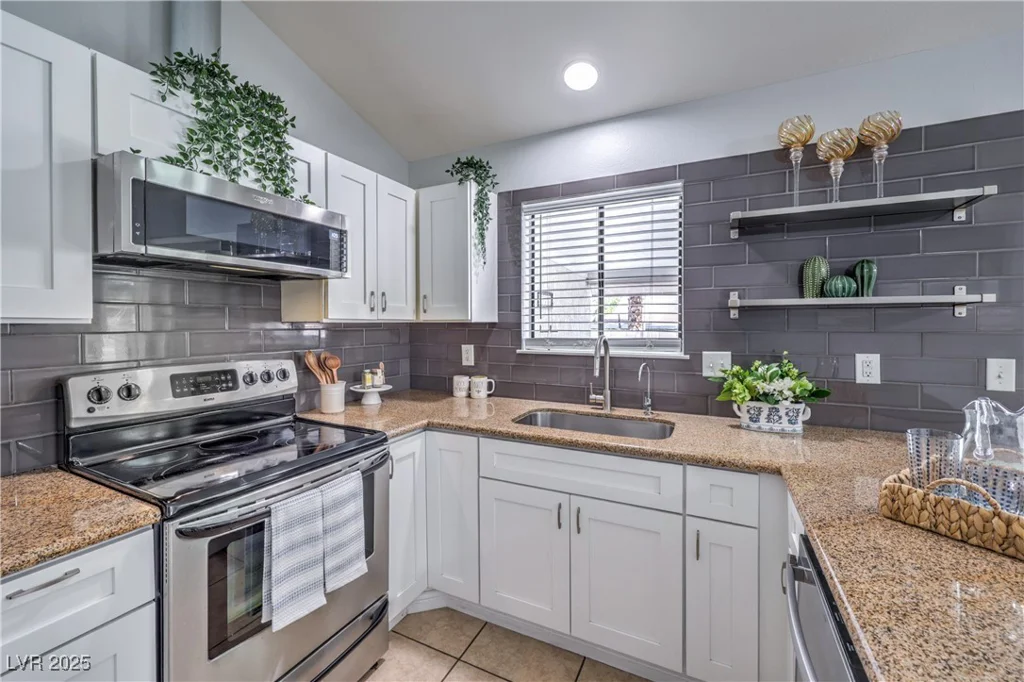 905 Smith, Las Vegas, NV 89108