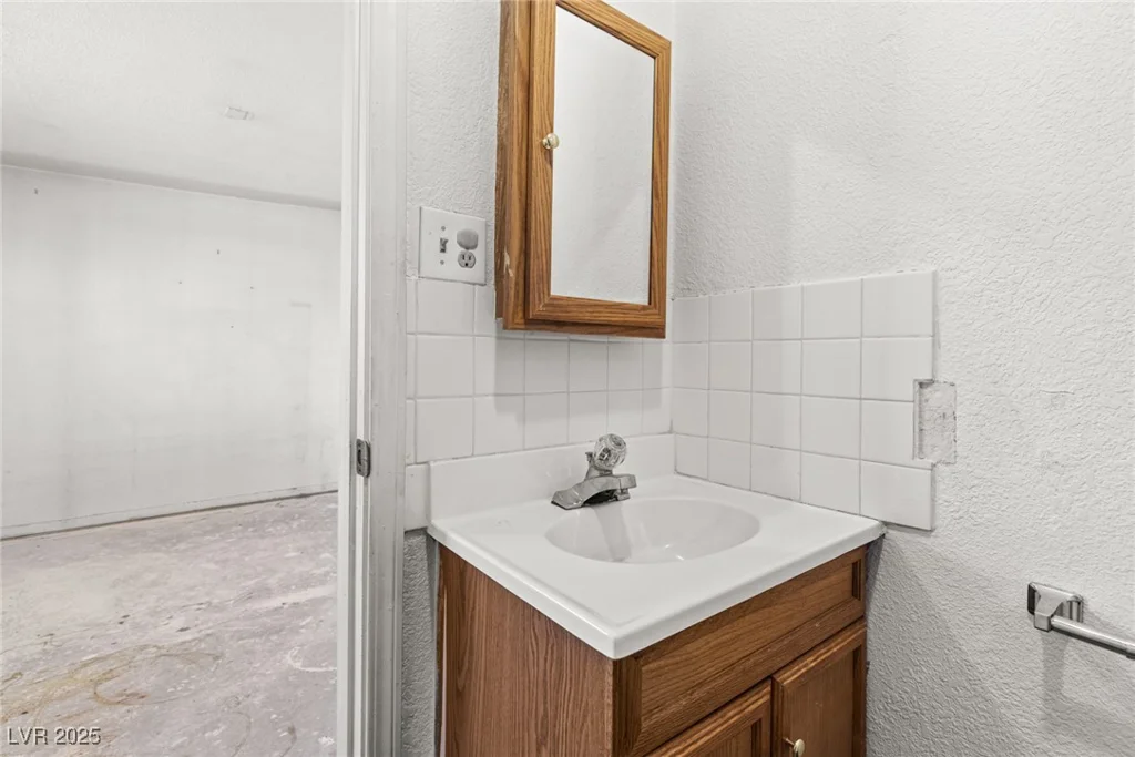 805 Carey, North Las Vegas, NV 89030