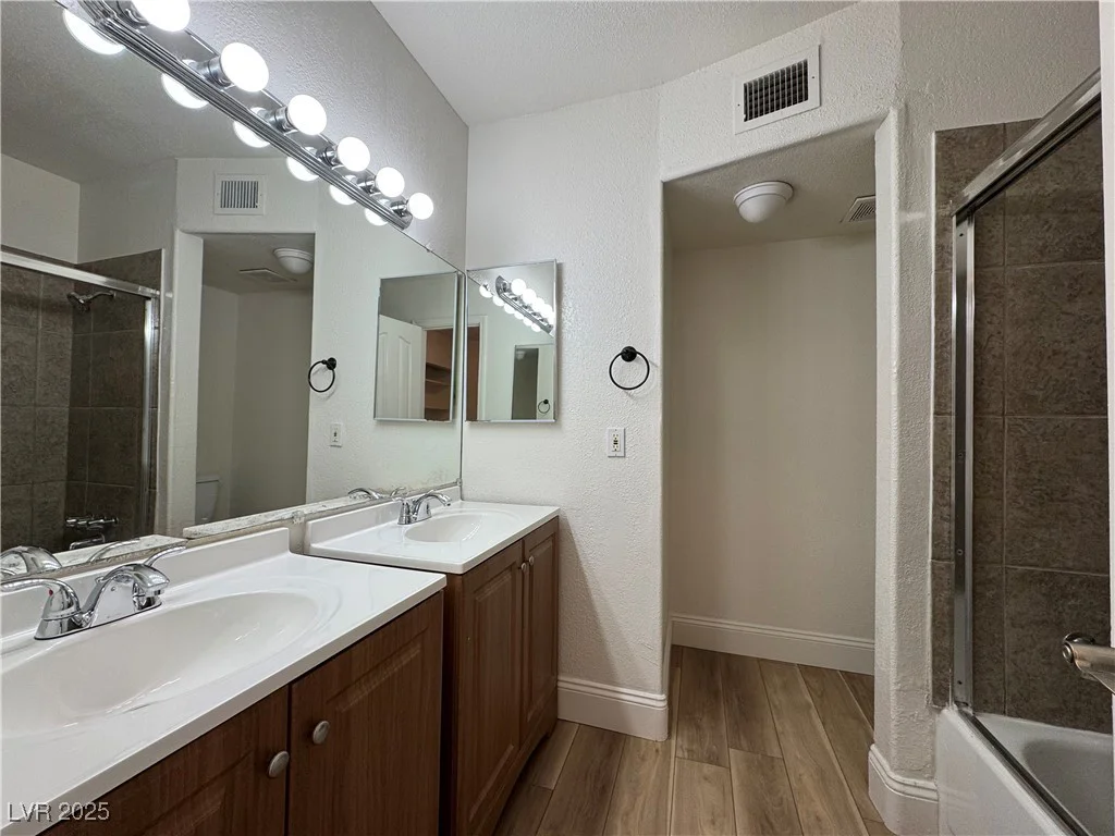 453 Las Casitas, Las Vegas, NV 89121