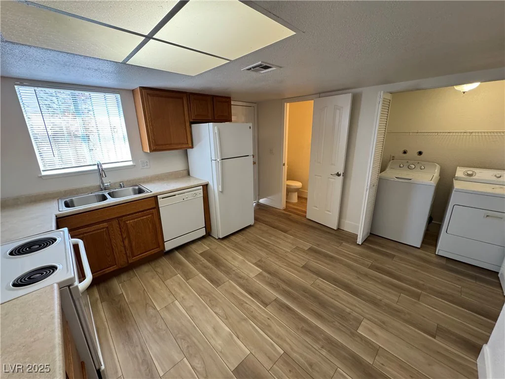 453 Las Casitas, Las Vegas, NV 89121