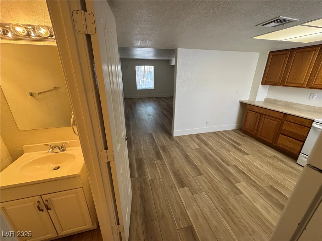 453 Las Casitas, Las Vegas, NV 89121