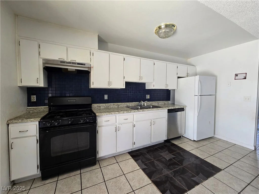 256 Winona, Henderson, NV 89015