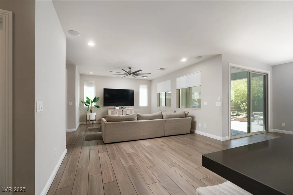 12495 Point Sierra, Las Vegas, NV 89138