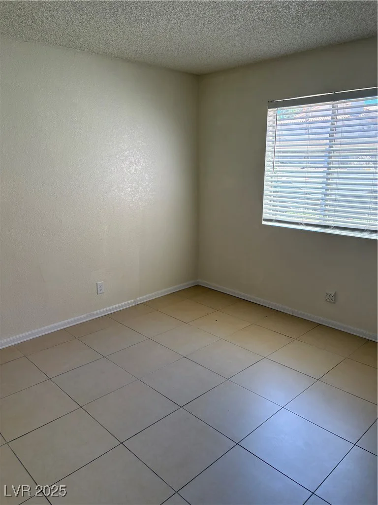 925 Falconhead, Las Vegas, NV 89128