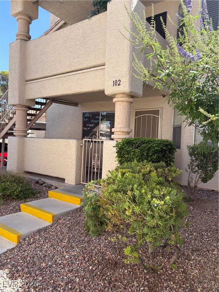 925 Falconhead, Las Vegas, NV 89128