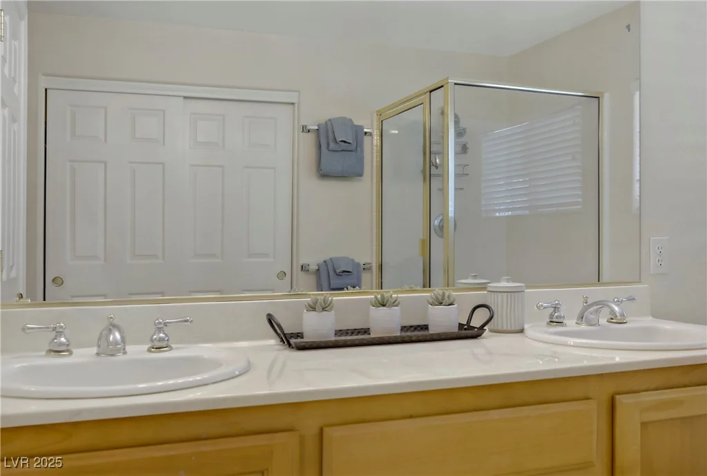 8656 Rowland Bluff, Las Vegas, NV 89178