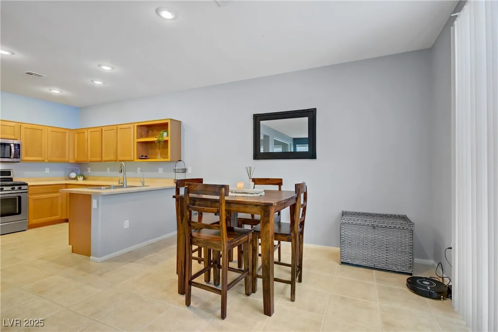 8656 Rowland Bluff, Las Vegas, NV 89178