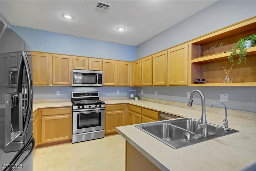 8656 Rowland Bluff, Las Vegas, NV 89178