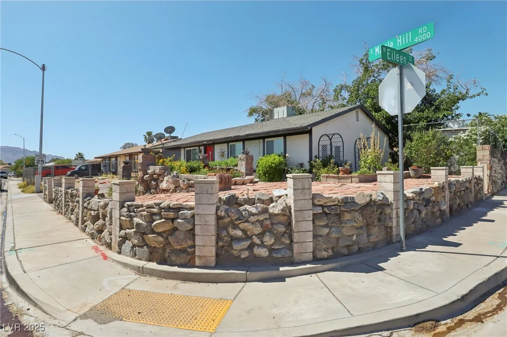 4027 Maple Hill, Las Vegas, NV 89115