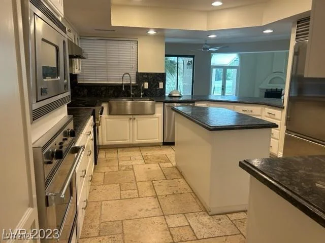 3142 Bel Air, Las Vegas, NV 89109