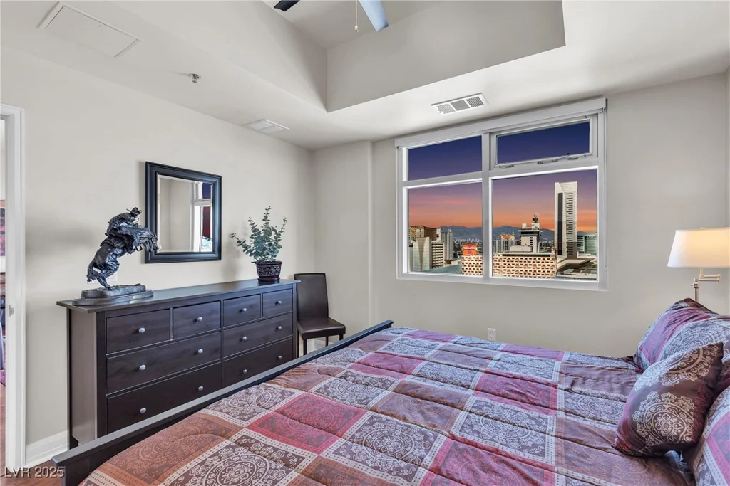150 Las Vegas, Las Vegas, NV 89101