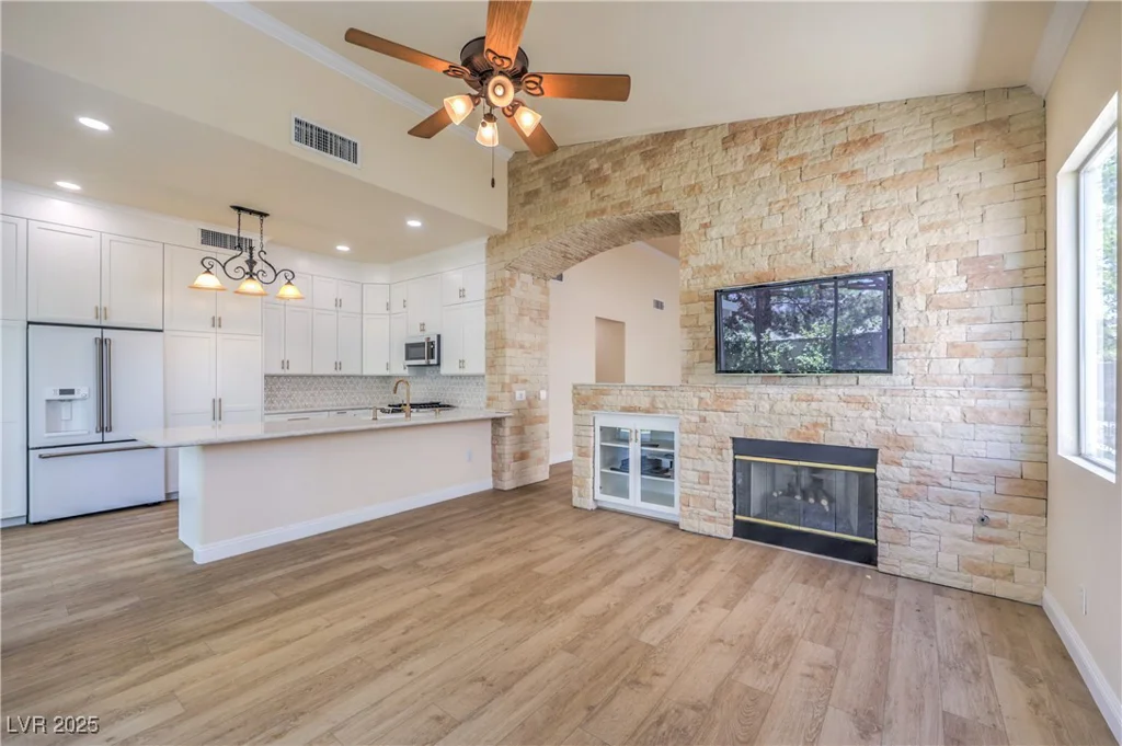 1869 Desert Forest, Henderson, NV 89012