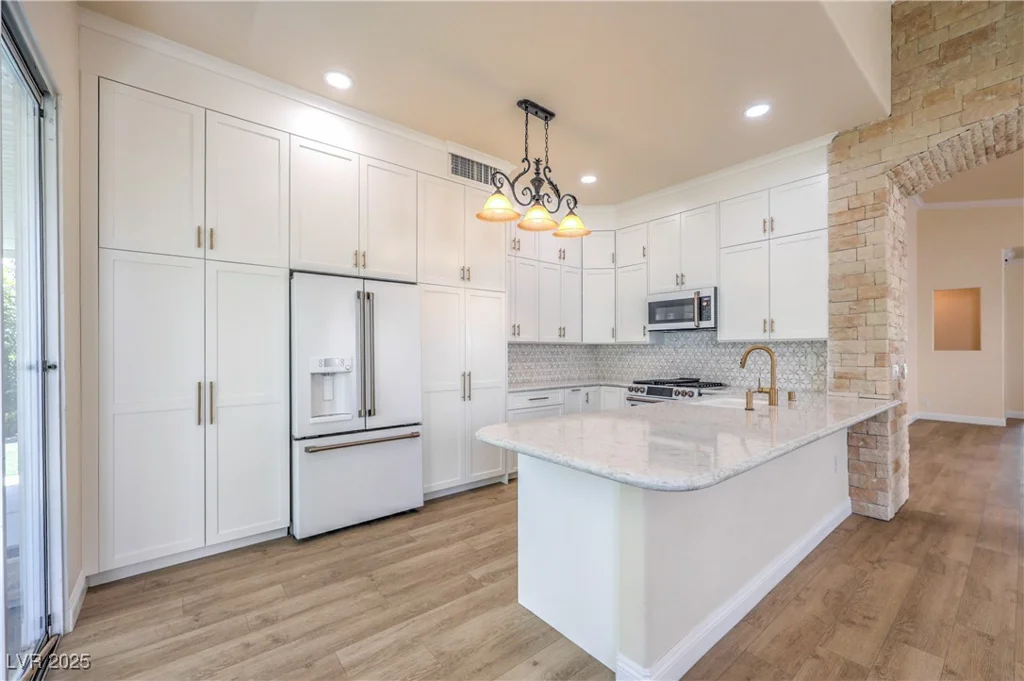 1869 Desert Forest, Henderson, NV 89012
