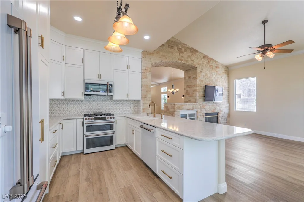 1869 Desert Forest, Henderson, NV 89012