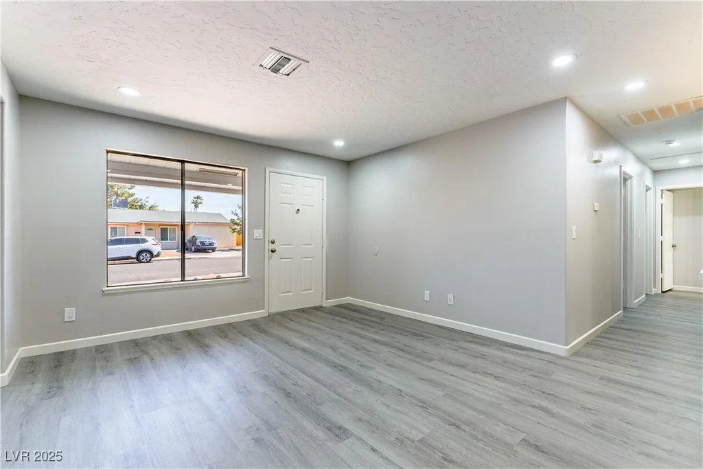 5800 Auborn, Las Vegas, NV 89108