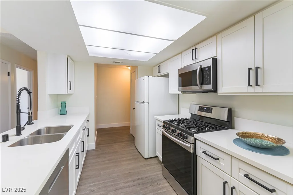 2241 Tall Pine, Las Vegas, NV 89108