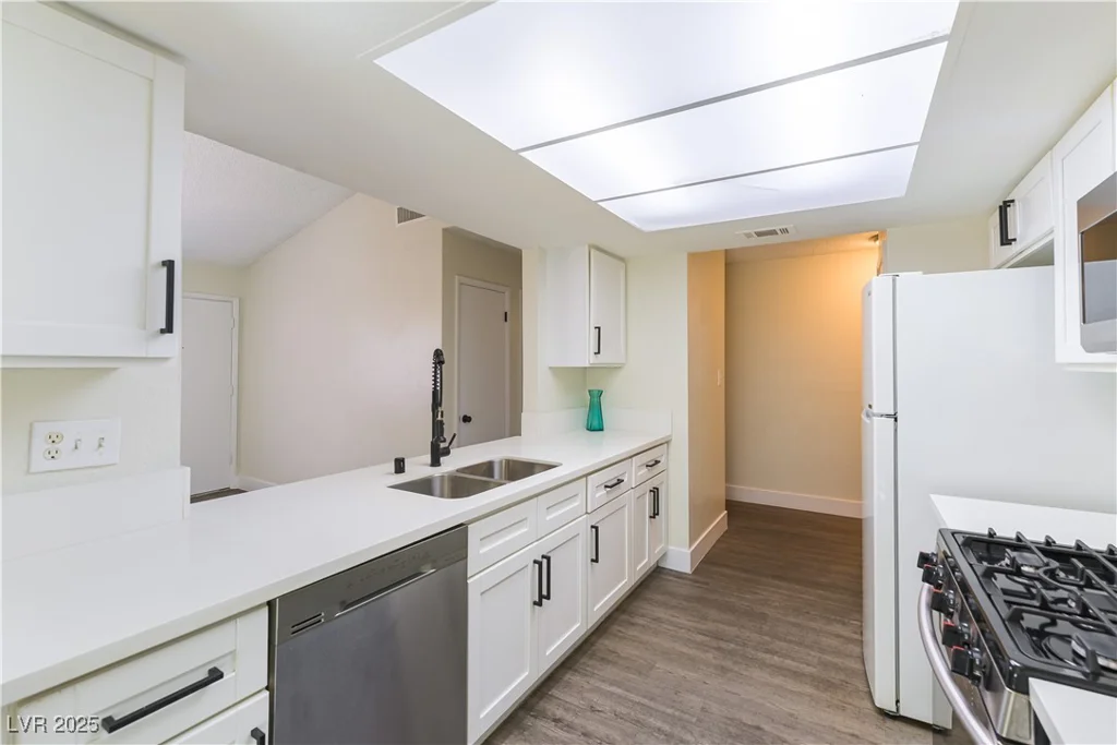 2241 Tall Pine, Las Vegas, NV 89108