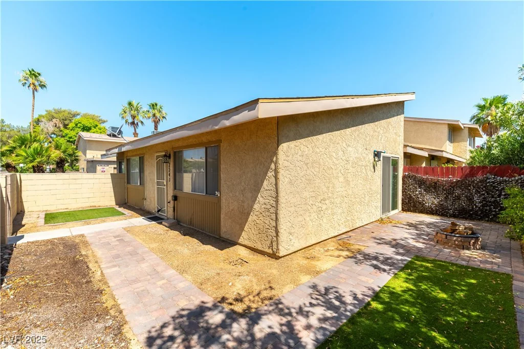 2241 Tall Pine, Las Vegas, NV 89108