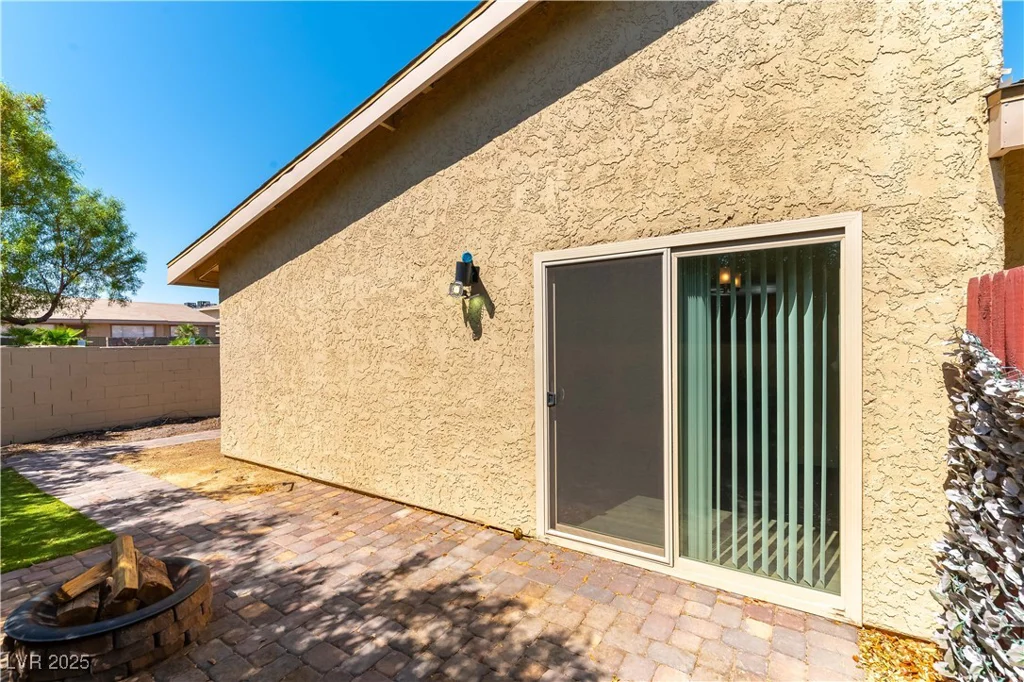 2241 Tall Pine, Las Vegas, NV 89108