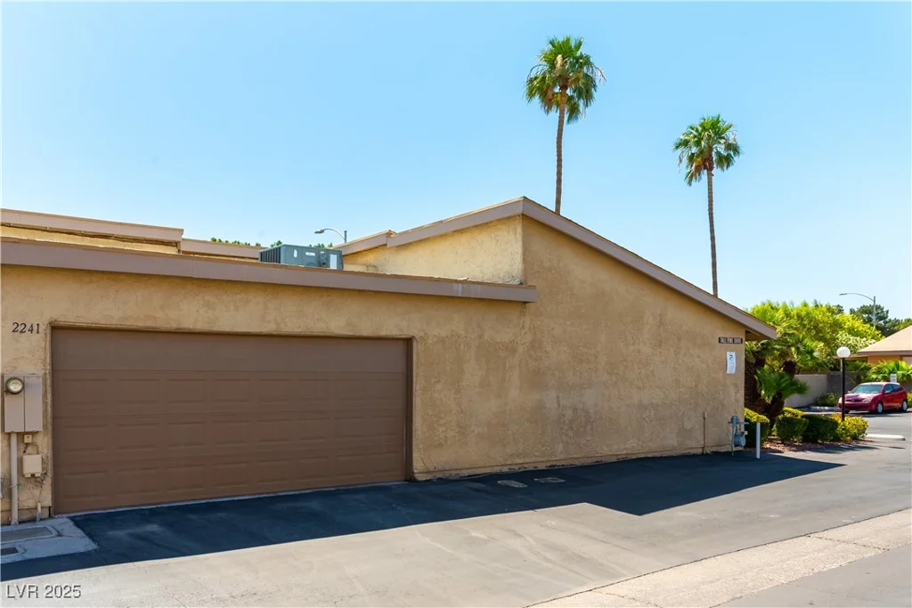 2241 Tall Pine, Las Vegas, NV 89108