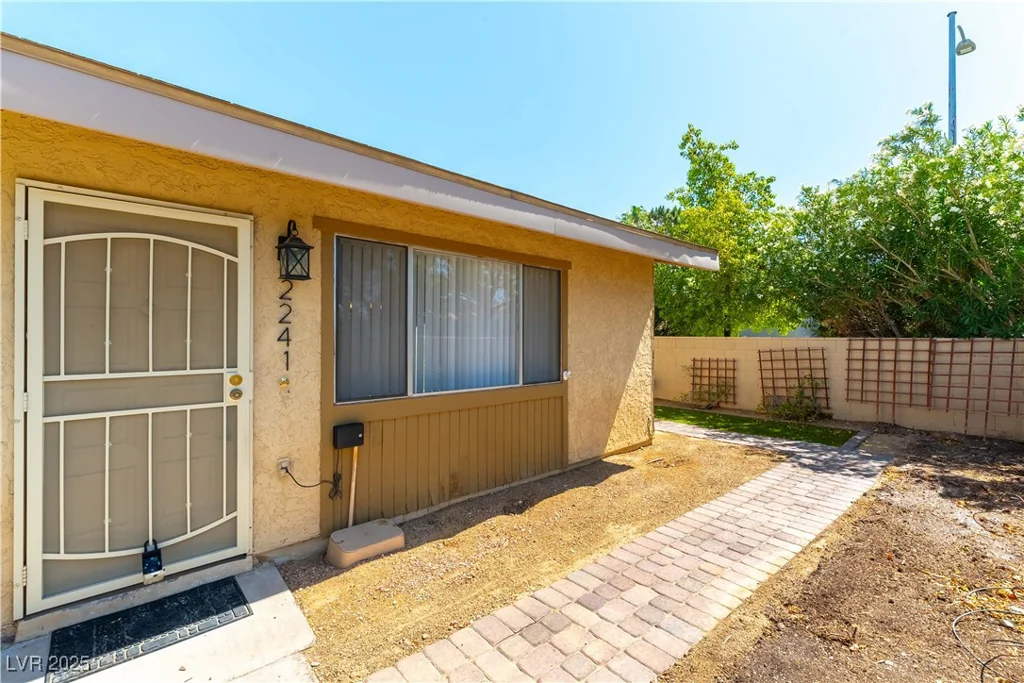 2241 Tall Pine, Las Vegas, NV 89108