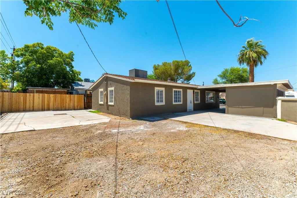 1916 Howard, Las Vegas, NV 89104