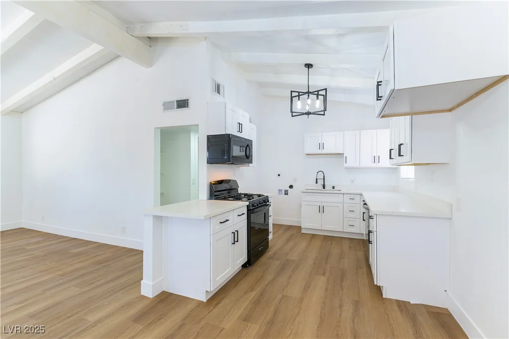 1916 Howard, Las Vegas, NV 89104
