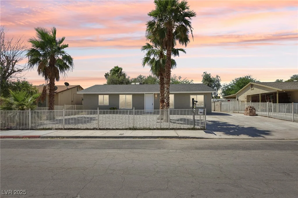 4825 Stillwater, Las Vegas, NV 89110