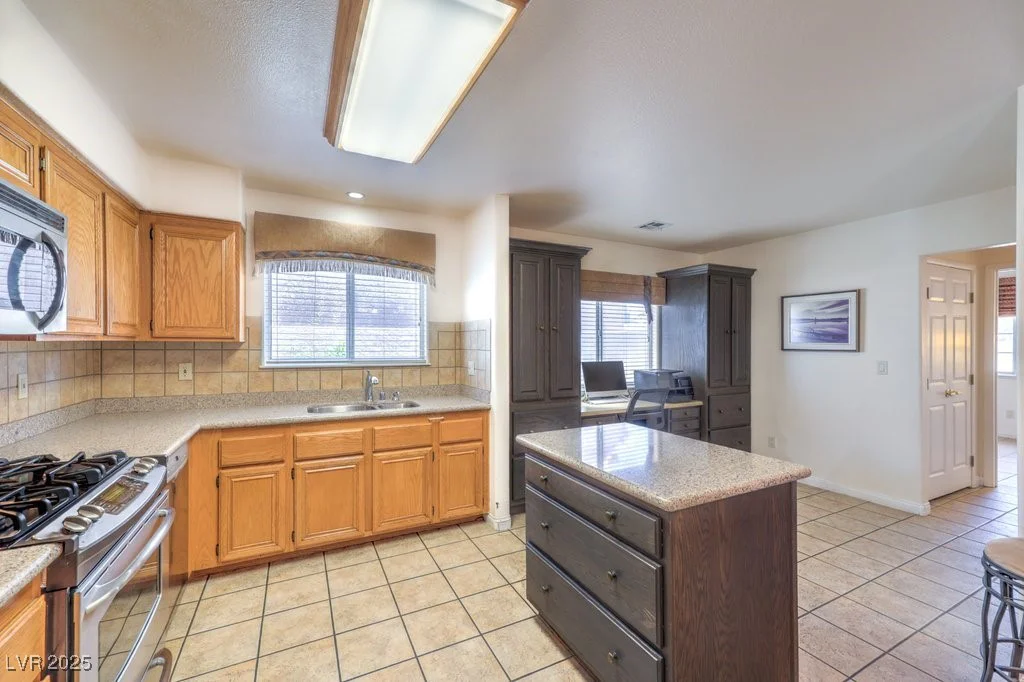 2738 Sandalwood, Henderson, NV 89074