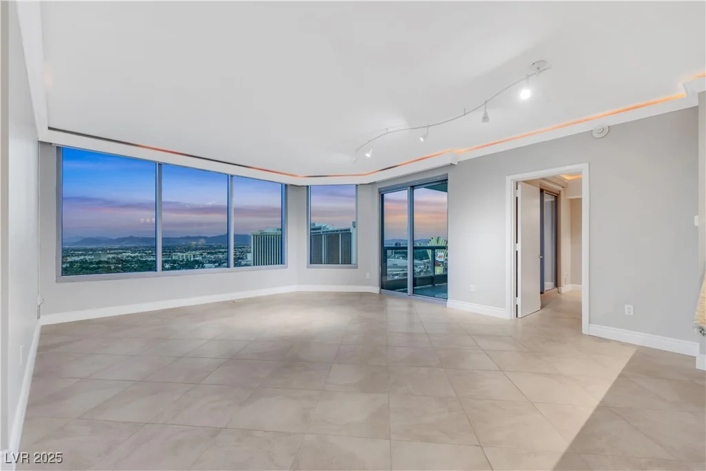 322 Karen, Las Vegas, NV 89109