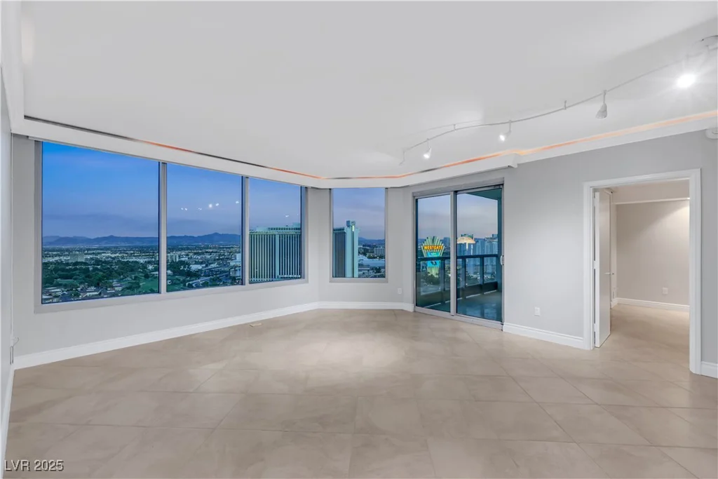 322 Karen, Las Vegas, NV 89109