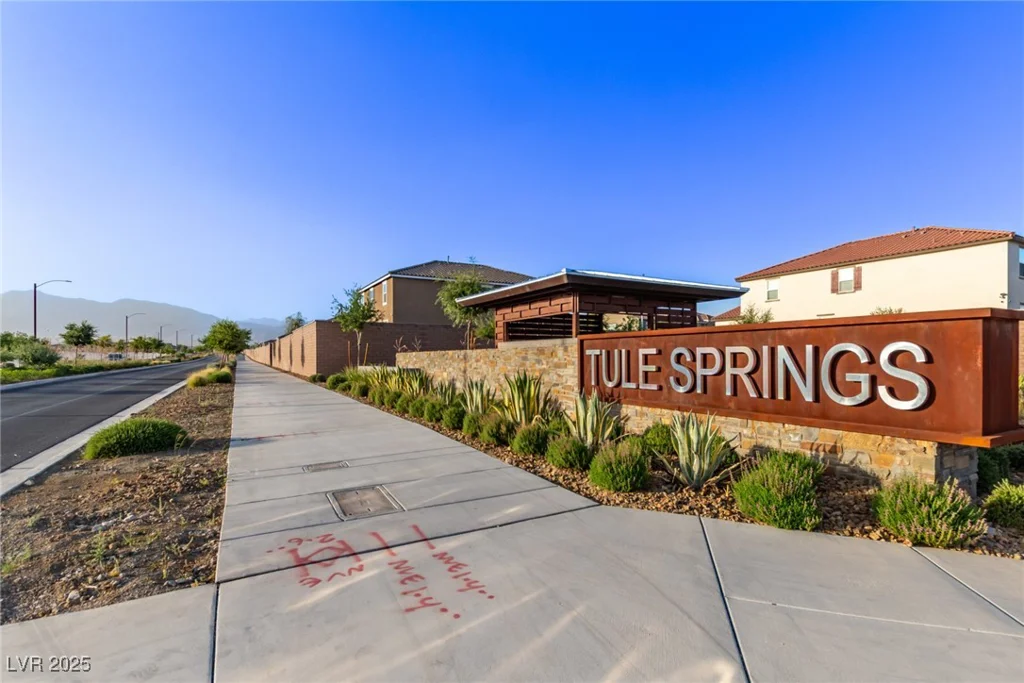 6909 Toll Mountain, North Las Vegas, NV 89086